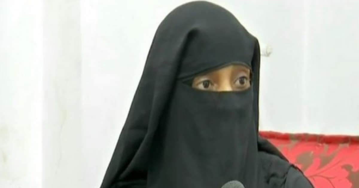 Hyderabad 29 Year Old Woman Gets Triple Talaq From Husband In Oman Over Whatsapp Seeks Help 7956