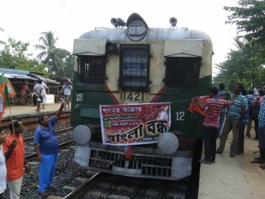 Train services affected for 5-10 minutes as BJP calls 12-hour bandh in West Bengal to protest against death of two students in clash with police Train services affected for 5-10 minutes as BJP calls 12-hour bandh in West Bengal to protest against death of two students in clash with police
