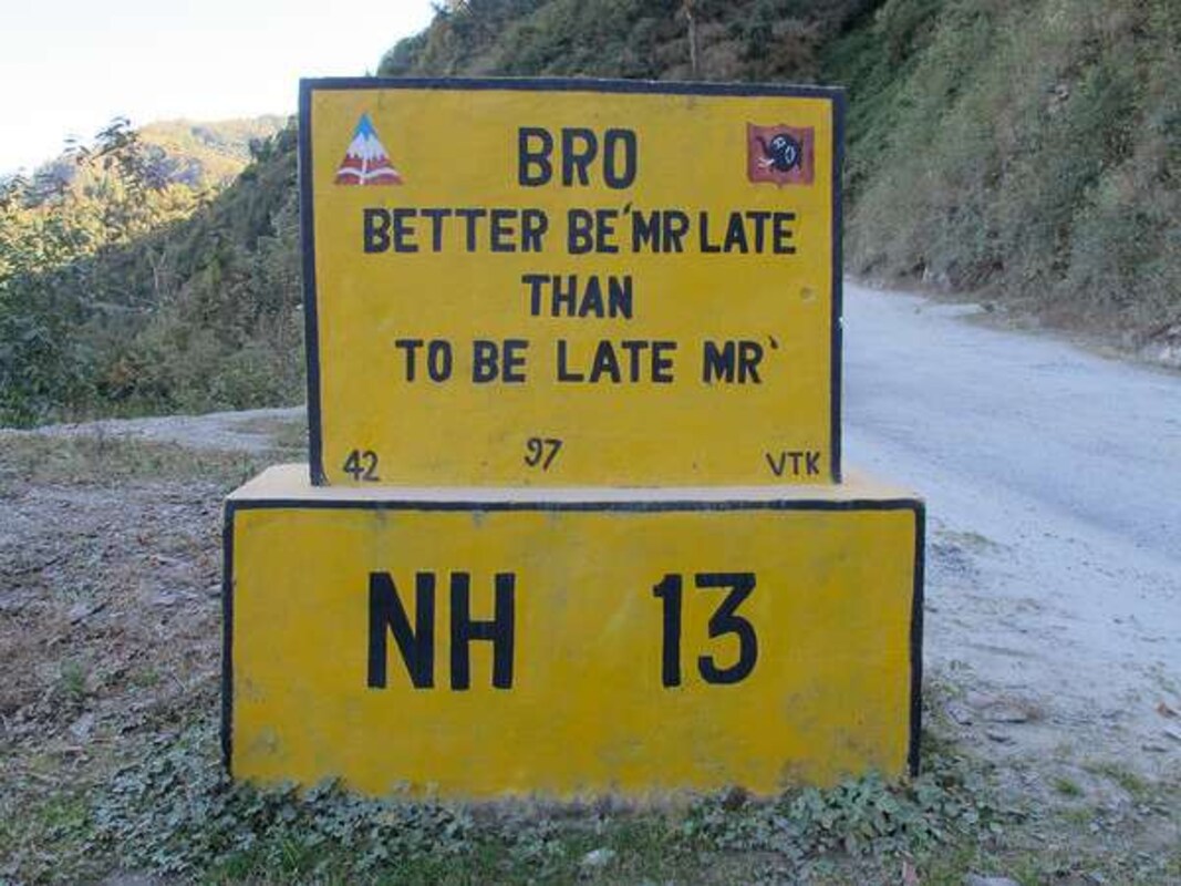 Witty Indian road signs to keep you entertained behind the wheel-Living News , Firstpost Witty Indian road signs to keep you entertained behind the wheel-Living News , Firstpost