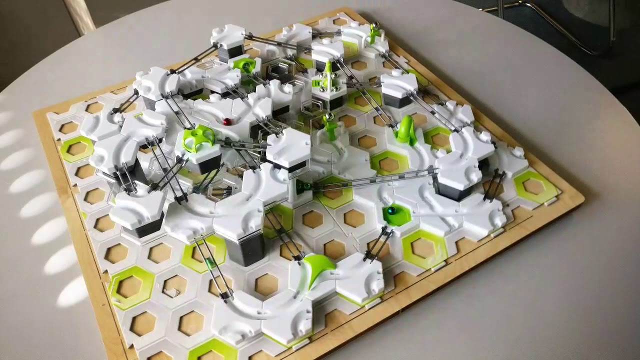 One of the many possible setups for a marble run track. Image: Screengrab from YouTube/Ravensburger