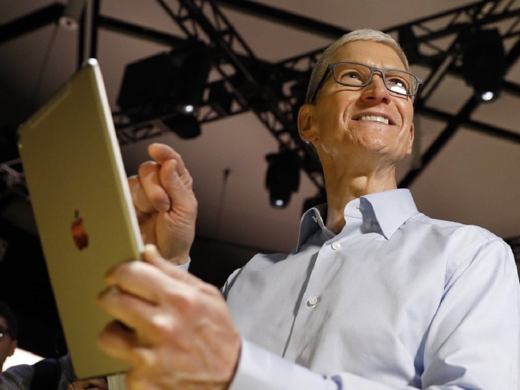 Apple CEO Tim Cook showing off the iPad Pro 2017.
