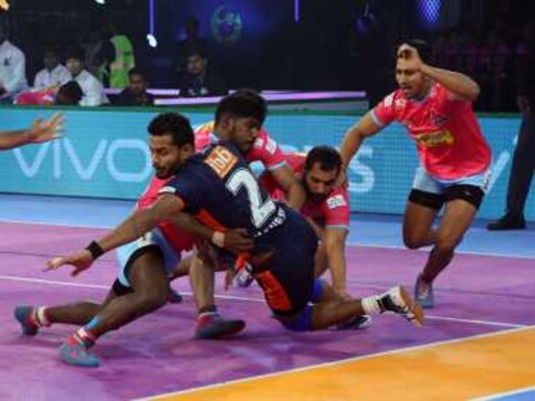 Pro Kabaddi League 2018: Bengal Warriors inflict heavy defeat on struggling Jaipur Pink Panthers to go to the top of Zone B Pro Kabaddi League 2018: Bengal Warriors inflict heavy defeat on struggling Jaipur Pink Panthers to go to the top of Zone B