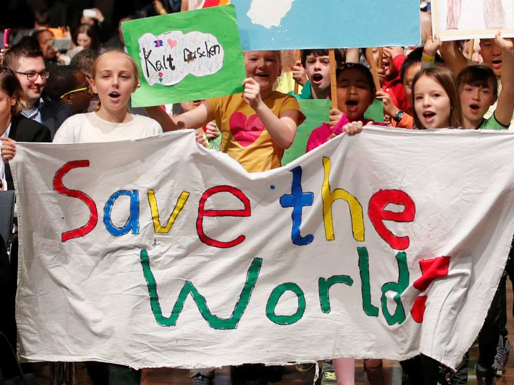 Children are seen during climate march prior to the opening session of the COP23 UN Climate Change Conference 2017, hosted by Fiji but held in Bonn, in World Conference Center Bonn, Germany, November 6, 2017. REUTERS.