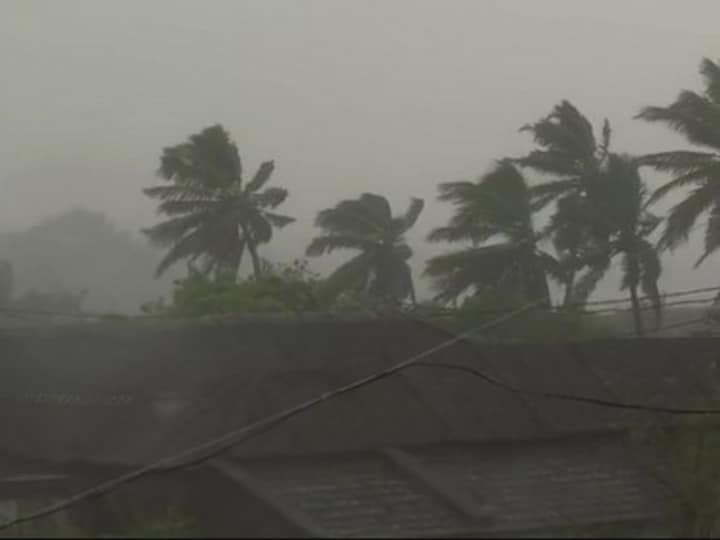 Cyclone Titli makes landfall in Odisha: Coastal districts face heavy rains, strong winds; nearly 3 lakh people evacuated