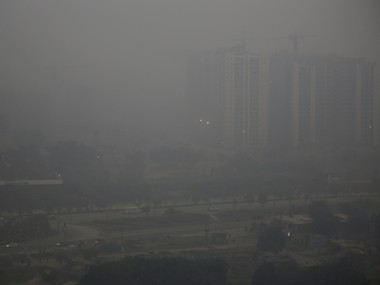 Delhi records 'very poor' air quality despite rains and strong winds; SAFAR predicts no improvement for next three days Delhi records 'very poor' air quality despite rains and strong winds; SAFAR predicts no improvement for next three days