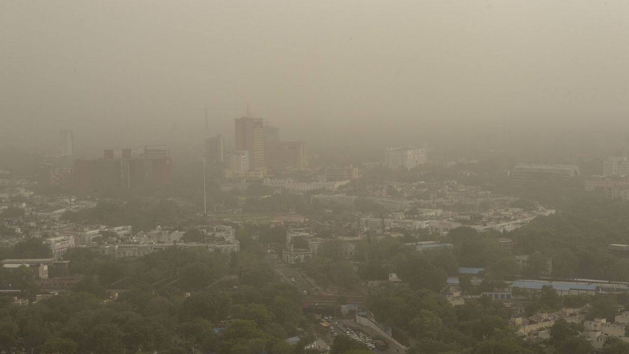 Delhi continues to choke as five areas record severe pollution; Punjabi