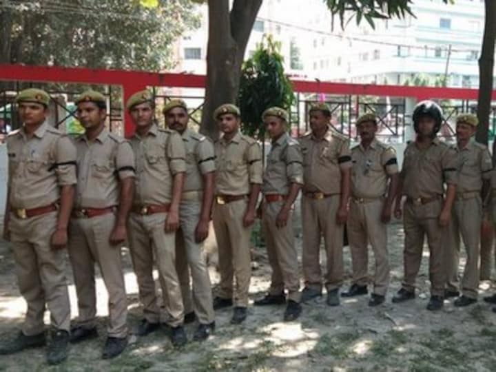 Vivek Tiwari murder: Uttar Pradesh Police constables back accused colleague, observe 'Black Day' to protest his arrest