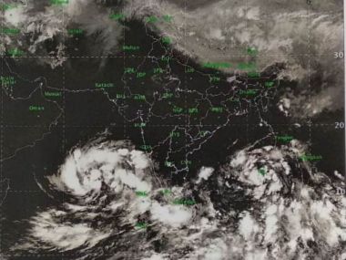 Cyclonic storm predicted; heavy rains likely in Kerala, Tamil Nadu, and Lakshadweep; fishermen advised not to venture into sea Cyclonic storm predicted; heavy rains likely in Kerala, Tamil Nadu, and Lakshadweep; fishermen advised not to venture into sea