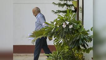 #MeToo: Journalist Tavleen Singh says MJ Akbar is flawed, but hails his 'immense contribution to journalism'