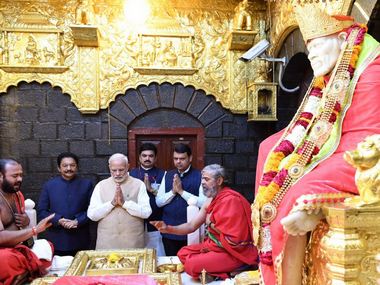 Narendra Modi offers prayers at Shirdi Sai Baba temple, gives house keys to PMAY-G beneficiaries across Maharashtra Narendra Modi offers prayers at Shirdi Sai Baba temple, gives house keys to PMAY-G beneficiaries across Maharashtra