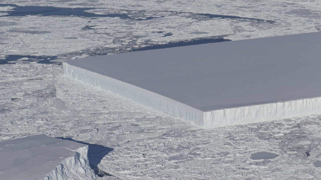A tabular iceberg stopped by NASA. Image: Twitter/NASA Ice