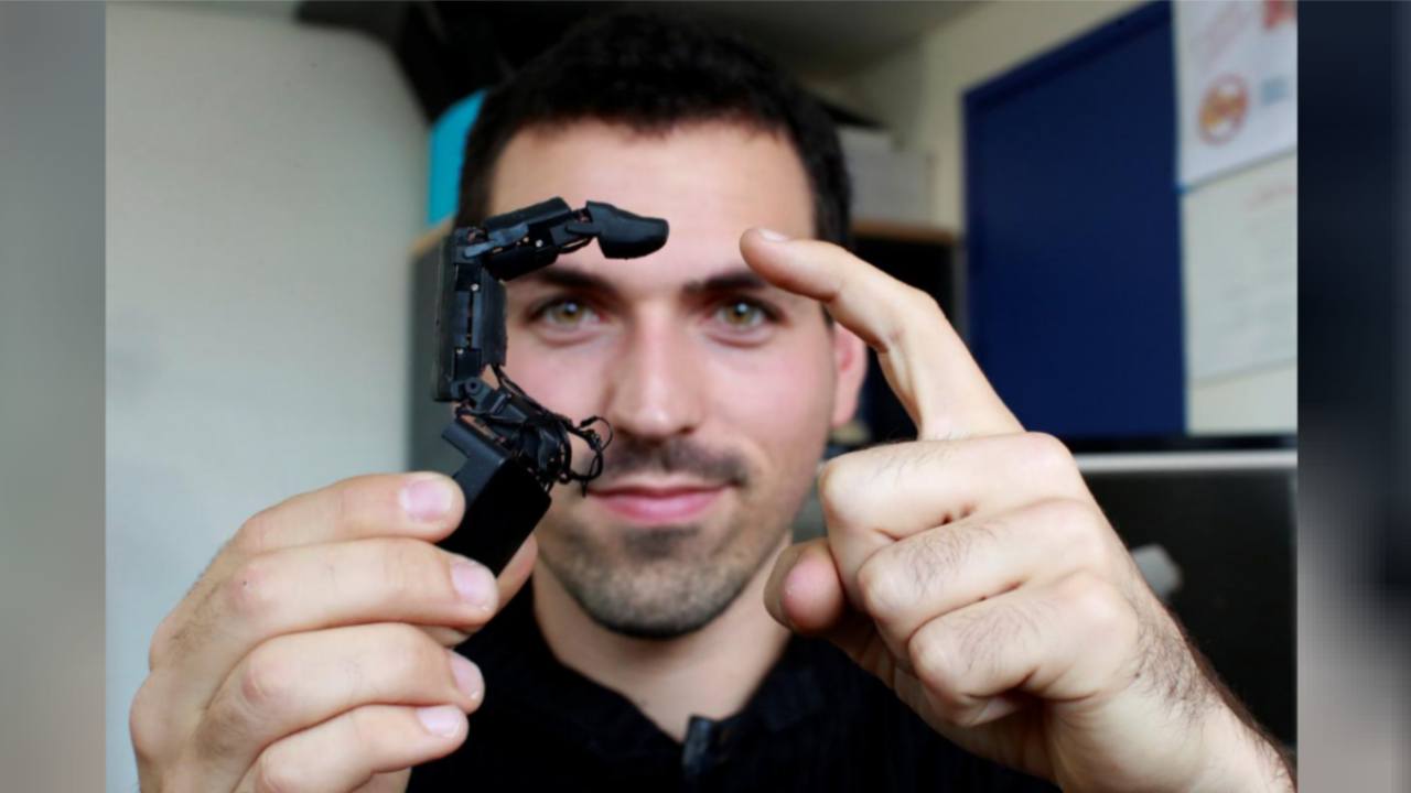 Robot finger that attaches to phones, wriggles across tables and stroke your hand Robot finger that attaches to phones, wriggles across tables and stroke your hand