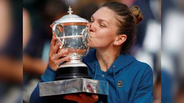 Simona Halep ends 2018 as No 1 for second year in a row despite back injury that may cause long-term problems
