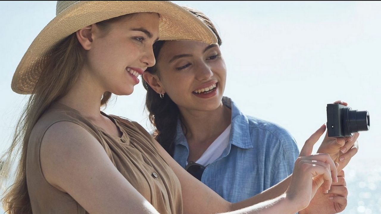 Sony launches its DSC-WX800 high-zoom camera at Rs 34,990 with 4K video support Sony launches its DSC-WX800 high-zoom camera at Rs 34,990 with 4K video support