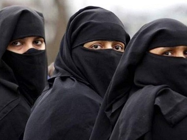 SC issues notice to Centre, agrees to examine constitutional validity of triple talaq after hearing three petitions challenging law SC issues notice to Centre, agrees to examine constitutional validity of triple talaq after hearing three petitions challenging law