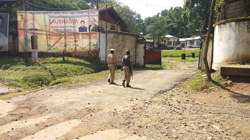 Police personnel seen around the India-Myanmar border. Image courtsey: Sunzu Bachaspatimayum