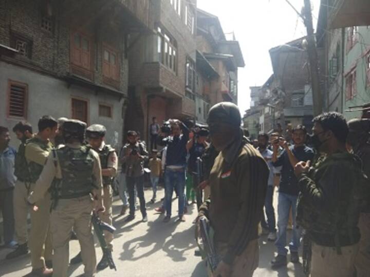 Jammu and Kashmir: Suspected militants kill 2 NC workers in Srinagar; Omar Abdullah, Mehbooba condemn shooting