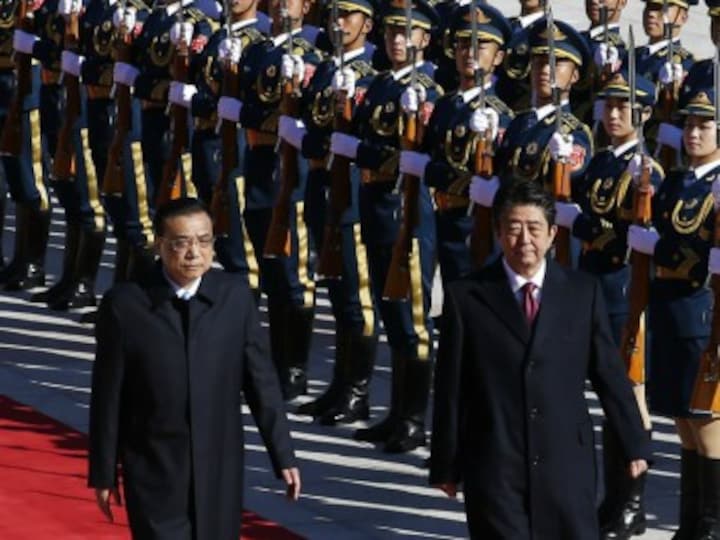 Shinzo Abe welcomed by Li Keqiang near Tiananmen Square; PM's rare China visit comes days before Modi arrives in Japan