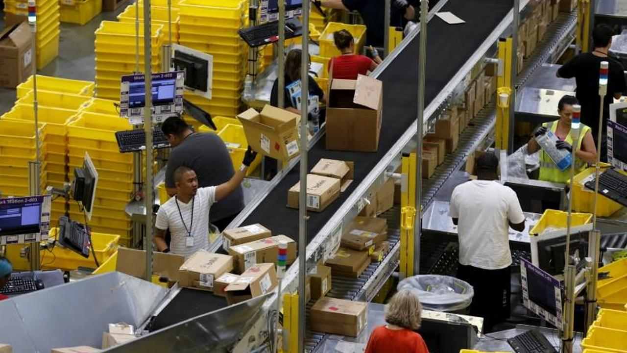 Workers sort arriving products at an Amazon Fulfilment Center in Tracy, California August 3, 2015. REUTERS/Robert Galbraith