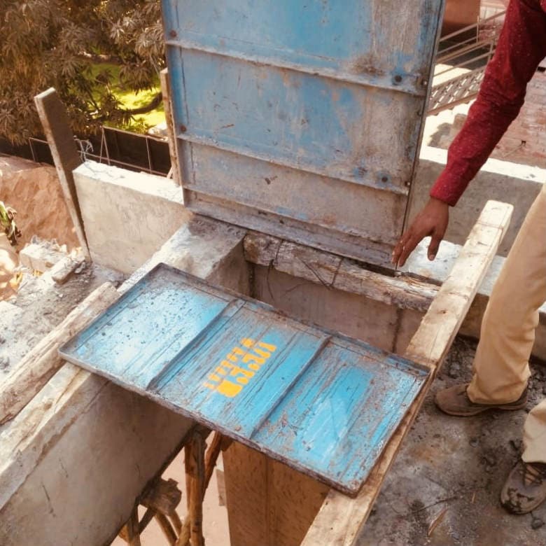 The last implementing authority of ILO’s standards on health and safety are the sub-contractors who are neither aware nor concerned about dilapidated and defective construction material. Image courtesy: Pallavi Rebbapragada/Firstpost