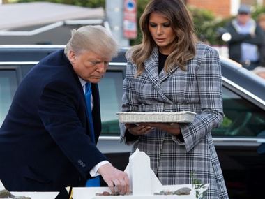 Donald Trump visits Pittsburgh synagogue to pay condolences, but stirs up anger among protesters instead Donald Trump visits Pittsburgh synagogue to pay condolences, but stirs up anger among protesters instead