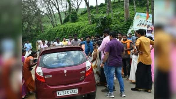 Amid Sabarimala protests, traditionalists attack several women reporters, vandalise media vehicles in Nilakkal, Pamba