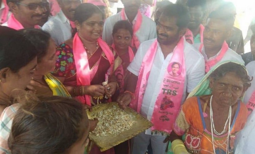 Srinivas Goud was also seen peeling garlic with another lot while on the campaign trail. Team 101 Reporters