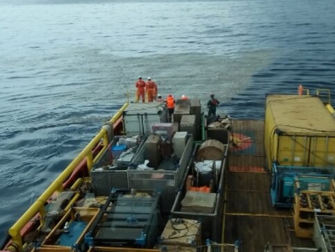 Indonesia's Lion Air flight with 189 aboard crashes off Sumatra; aircraft attempted return to airport before losing contact Indonesia's Lion Air flight with 189 aboard crashes off Sumatra; aircraft attempted return to airport before losing contact