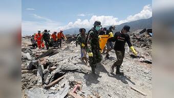 Indonesia earthquake-tsunami toll reaches 1,571; authorities issue public health warning after rescuers recover corpses from Palu