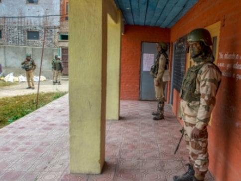 Voting underway for third phase of Jammu and Kashmir panchayat polls; polling to end at 2 pm Voting underway for third phase of Jammu and Kashmir panchayat polls; polling to end at 2 pm