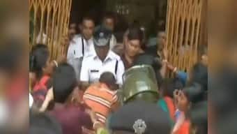 Teacher sexually assaults minor in Kolkata's Dhakuria; police arrest 35-year-old man after parents protest outside school