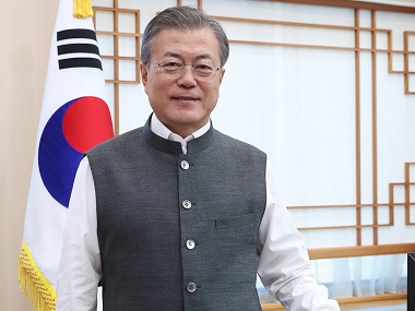 Omar Abdullah takes a dig at Narendra Modi after PM gifts 'Modi jackets' to South Korean president Moon Jae-in Omar Abdullah takes a dig at Narendra Modi after PM gifts 'Modi jackets' to South Korean president Moon Jae-in