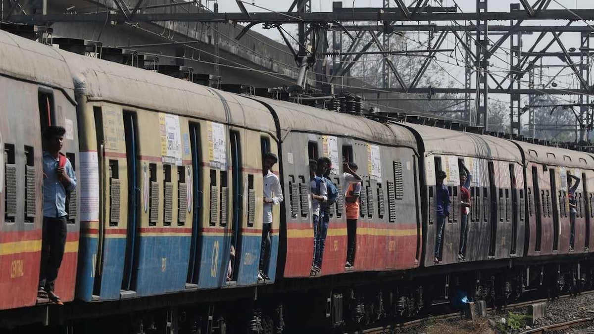 Mumbai train driver pulls emergency brakes to save man's life, watch viral video here