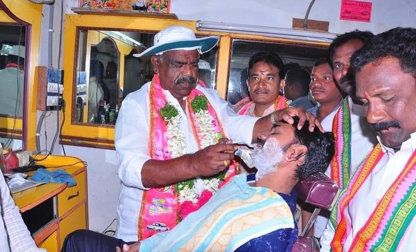 TRS leader Madhusudhana Chary was seen giving a shave to voters in Bhupalpalle.