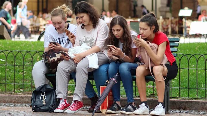 Instagram surpasses Snapchat as most used social media app among US teens: Report