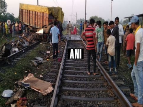 Driver killed after his truck rams into Rajdhani Express in Madhya Pradesh; two train coaches derailed Driver killed after his truck rams into Rajdhani Express in Madhya Pradesh; two train coaches derailed