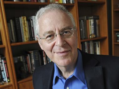 White House Correspondents' Dinner won't feature entertainer for first time in 16 yrs; Ron Chernow to speak instead White House Correspondents' Dinner won't feature entertainer for first time in 16 yrs; Ron Chernow to speak instead