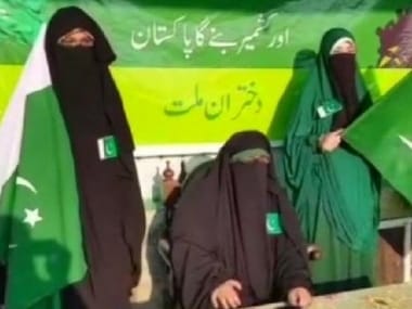 Kashmiri separatist and founding leader of Dukhtaran-e-Millat Asiya Andrabi (centre) with her associates. Image credit: Twitter/@ANI