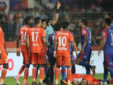 ISL 2018-19: Sunil Chhetri scores winner in heated encounter against FC Goa to take Bengaluru FC joint-top of league ISL 2018-19: Sunil Chhetri scores winner in heated encounter against FC Goa to take Bengaluru FC joint-top of league