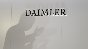 Daimler to start building electric cars in China to meet anti-pollution quota