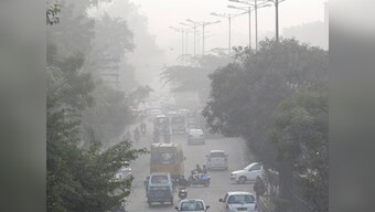 Delhi's air quality index moves into ‘poor’ category, stands at 266 as of Monday morning; AQI likely to deteriorate tomorrow, predicts SAFAR