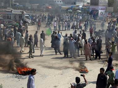 Islamist group Tehreek-i-Labbaik Pakistan calls off protests against Asia Bibi's acquittal; apologises for 'inconveniencing without reason' Islamist group Tehreek-i-Labbaik Pakistan calls off protests against Asia Bibi's acquittal; apologises for 'inconveniencing without reason'
