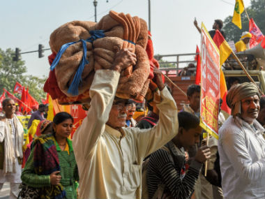 New Delhi farmers' march: Thousands of cultivators seek loan waiver, higher crop prices as Opposition unites against Centre New Delhi farmers' march: Thousands of cultivators seek loan waiver, higher crop prices as Opposition unites against Centre