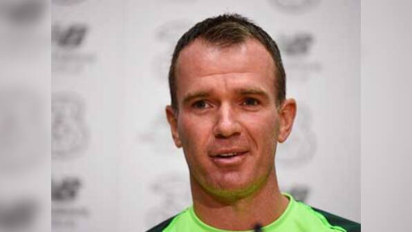 Glenn Whelan to captain Republic of Ireland against Northern Ireland over a year after last international appearance