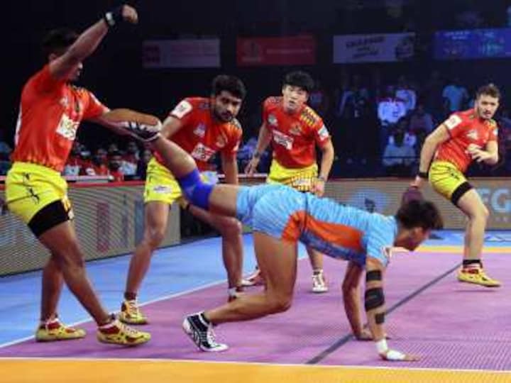 Pro Kabaddi League 2018: Gujarat Fortunegiants open home leg with a win; Jaipur Pink Panthers pick up important victory