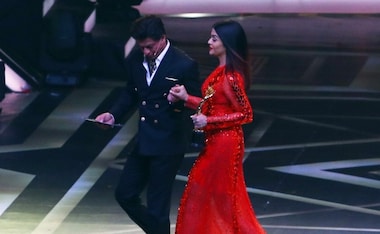 Shah Rukh Khan, Alia Bhatt, Akshay Kumar, Rekha attend 2018 Lux Golden Rose Awards in Mumbai
