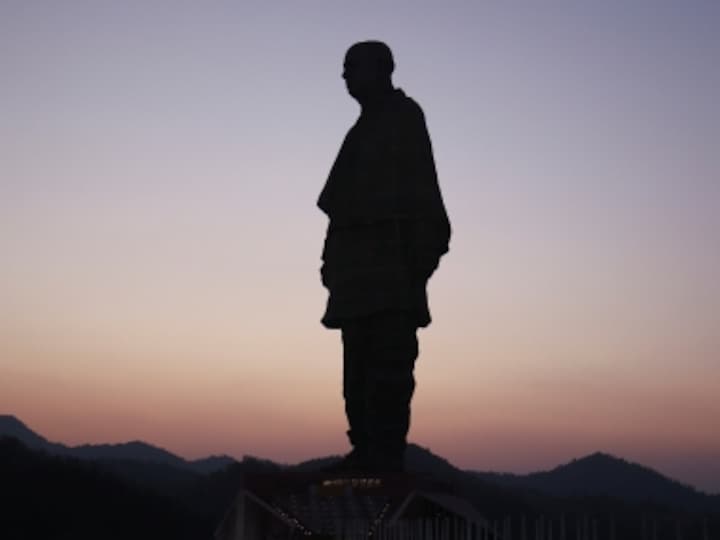 Looks like Unity: In the game of statues and perceptions, we can win by 'going local'