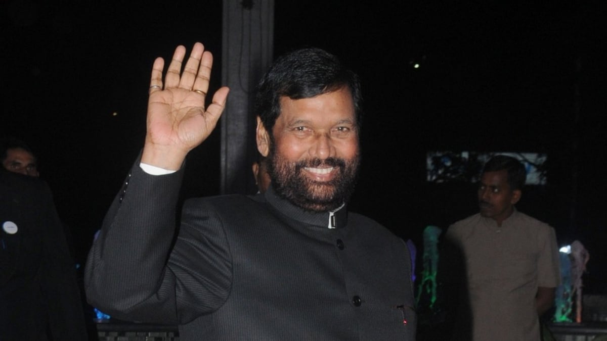 'Firebrand socialist' Ram Vilas Paswan passes away at 74: President, PM, politicos of all stripes pay tribute