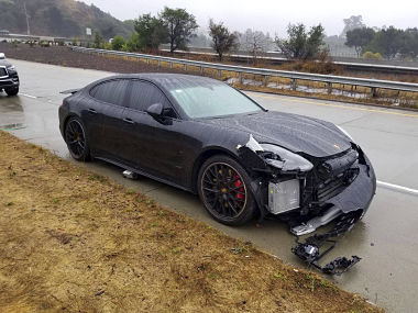 NBA: Golden State Warriors' Stephen Curry unhurt after multi-car crash while travelling to team practice NBA: Golden State Warriors' Stephen Curry unhurt after multi-car crash while travelling to team practice