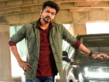 Vijay's Sarkar premieres to great reception at early morning shows, looks at record-breaking opening Vijay's Sarkar premieres to great reception at early morning shows, looks at record-breaking opening